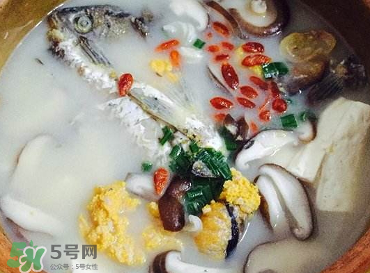 鯽魚(yú)湯可以放香菇嗎？香菇鯽魚(yú)湯的做法