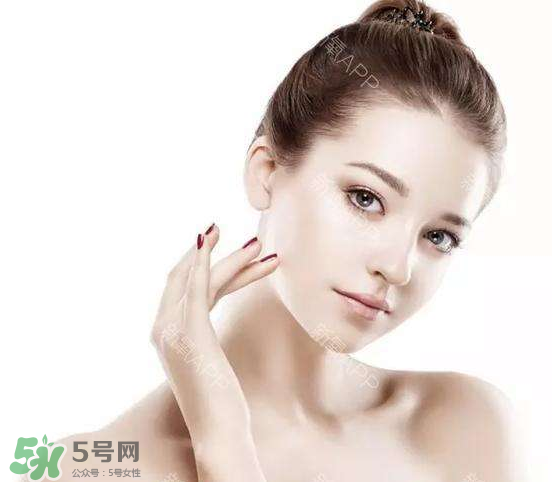 定妝噴霧好還是散粉？定妝噴霧在散粉后用嗎？