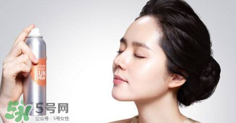 防曬噴霧能帶上飛機(jī)嗎？防曬和隔離哪個(gè)先用？
