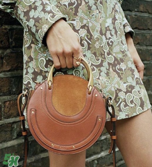 chloe pixie尺寸多大？蔻依17秋冬新款圓形包包尺寸介紹