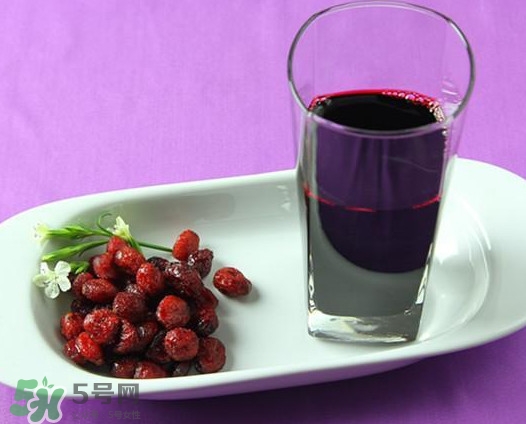 蔓越莓是長(zhǎng)在水里的嗎？蔓越莓生長(zhǎng)在哪里的