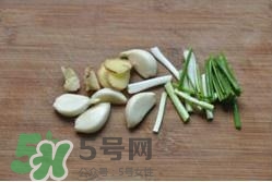 香辣蟹怎么做最好吃？香辣蟹怎么處理螃蟹？