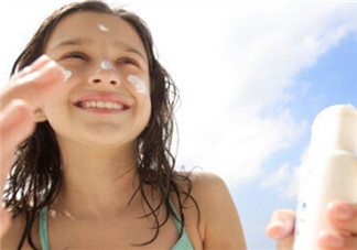 皮膚白不怕曬就不需要涂防曬？關(guān)于防曬的謠言
