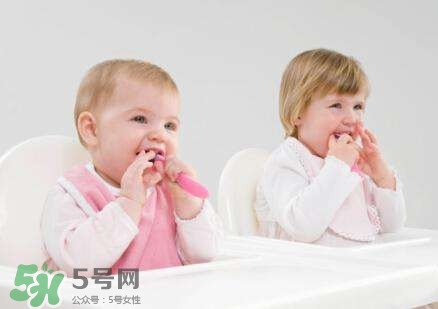 和寶寶同房睡還能過性生活嗎？有孩子之后怎么過性生活？