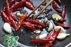 香辣蟹怎么做最好吃？香辣蟹怎么處理螃蟹？