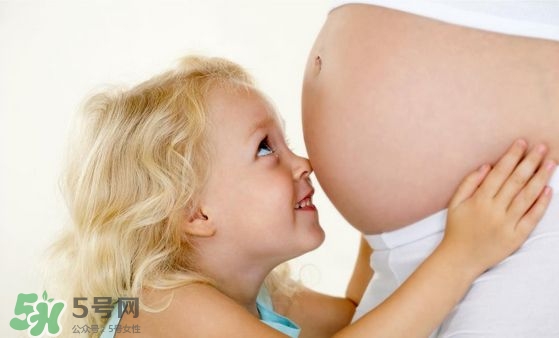 導(dǎo)樂(lè)分娩都包括哪些服務(wù)？導(dǎo)樂(lè)分娩需要側(cè)切嗎？