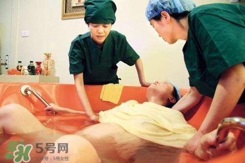 水中分娩時(shí)寶寶會(huì)嗆水嗎？水中分娩寶寶不會(huì)淹嗎？