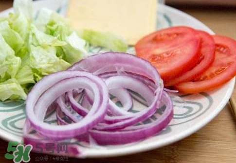 洋蔥汁能黑發(fā)嗎？洋蔥汁擦頭發(fā)能生發(fā)嗎？