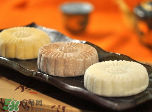 月餅皮可以用低筋面粉嗎？月餅皮用什么面粉？