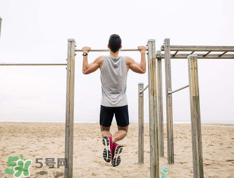 引體向上背部怎么發(fā)力？引體向上發(fā)力技巧