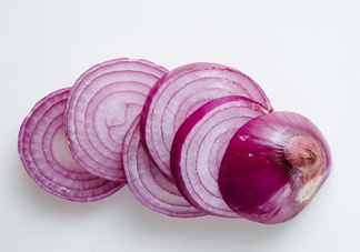 洋蔥榨汁能每天喝嗎？洋蔥汁能治什么??？