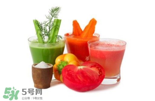 芹菜和什么榨汁好喝？芹菜榨汁需要煮熟嗎？