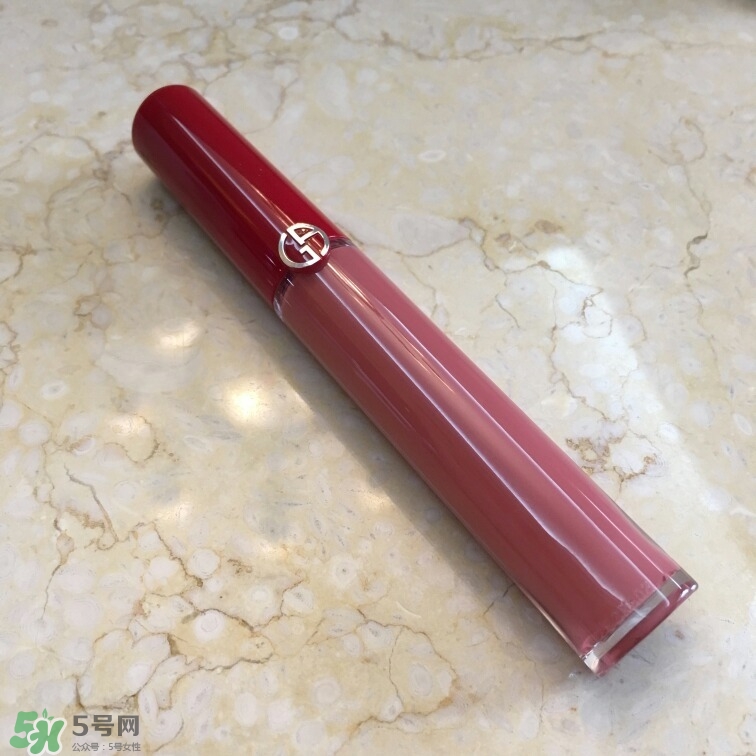 阿瑪尼唇釉500和501有什么區(qū)別_哪個好 阿瑪尼唇釉500和501有什么區(qū)別_哪個好