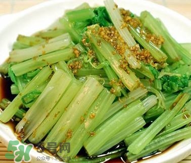 芹菜和什么榨汁好喝？芹菜榨汁需要煮熟嗎？