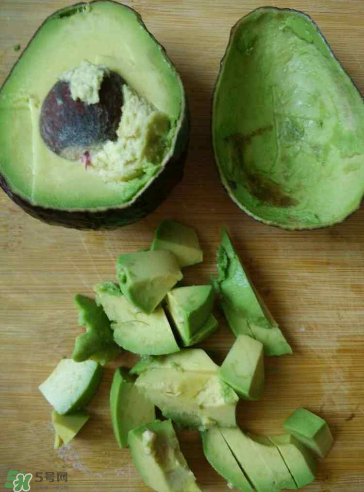 牛油果沙拉怎么做？牛油果沙拉用什么醬？