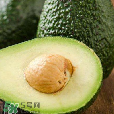 牛油果榨汁要去皮嗎？牛油果榨汁要加水嗎？