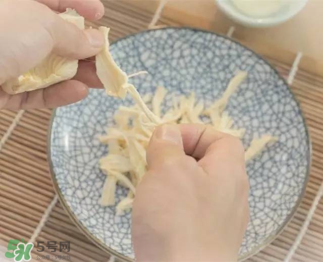 牛油果沙拉怎么做？牛油果沙拉用什么醬？