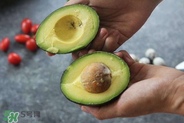 牛油果沙拉怎么做？牛油果沙拉用什么醬？