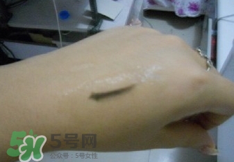 美寶蓮眼線膏暈染嗎？美寶蓮眼線膏好用嗎