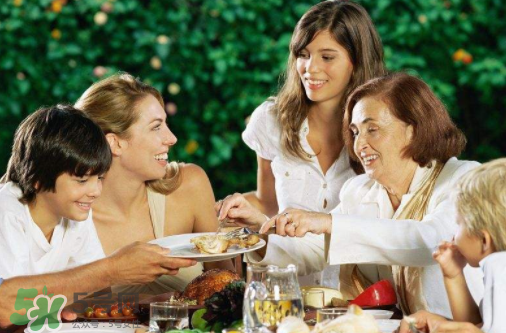 15分鐘吃頓飯的人該反思 吃飯?zhí)煊惺裁次:Γ? alt=