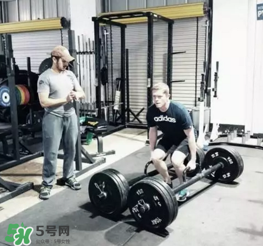 農(nóng)夫行走可以單手嗎？農(nóng)夫行走要沉肩嗎？