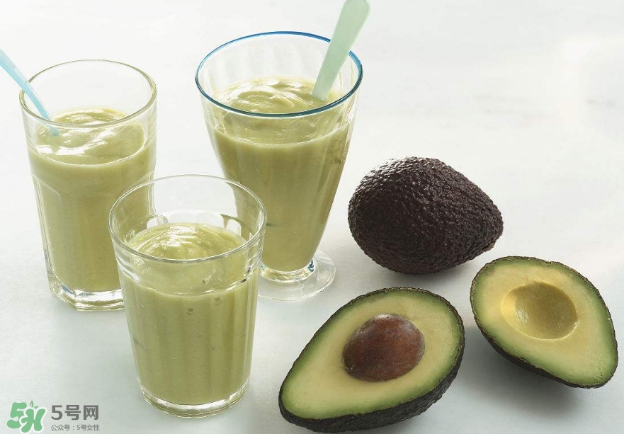牛油果果汁怎么做？牛油果和什么榨汁好喝？