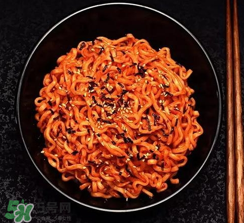 國產(chǎn)火雞面和韓國的味道一樣嗎？國產(chǎn)火雞面和韓國有什么區(qū)別？