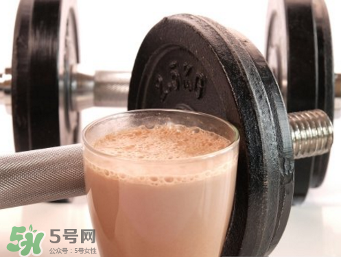 肌酸能空腹喝嗎？肌酸可以天天吃嗎？