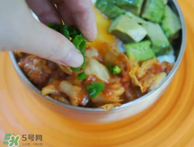 牛油果沙拉怎么做？牛油果沙拉用什么醬？