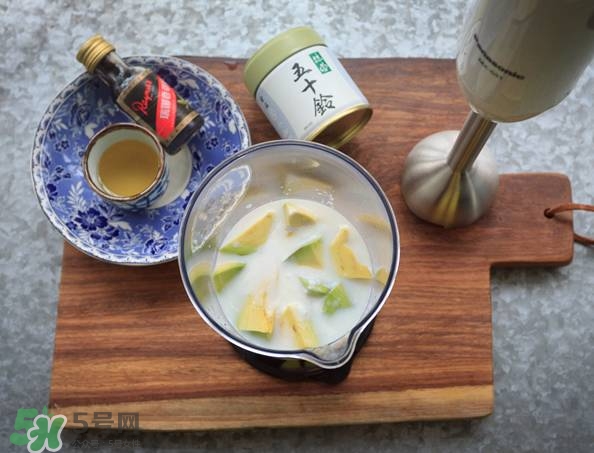 牛油果沙拉怎么做？牛油果沙拉用什么醬？