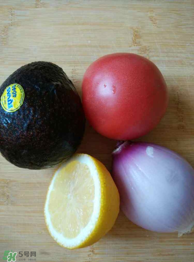 牛油果沙拉怎么做？牛油果沙拉用什么醬？