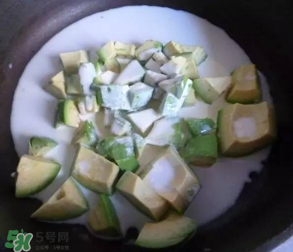 牛油果沙拉怎么做？牛油果沙拉用什么醬？