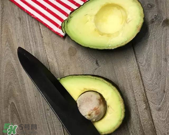 牛油果沙拉怎么做？牛油果沙拉用什么醬？