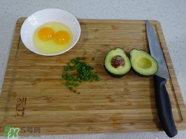 牛油果沙拉怎么做？牛油果沙拉用什么醬？