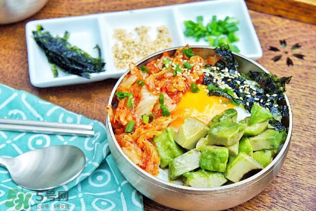 牛油果沙拉怎么做？牛油果沙拉用什么醬？