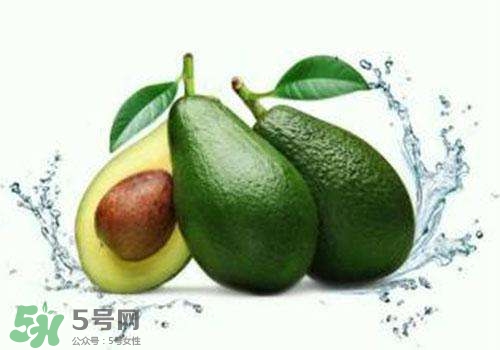 牛油果切開(kāi)黑了能吃嗎？牛油果為什么會(huì)有黑點(diǎn)？