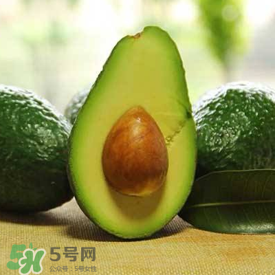 牛油果榨汁要去皮嗎？牛油果榨汁要加水嗎？