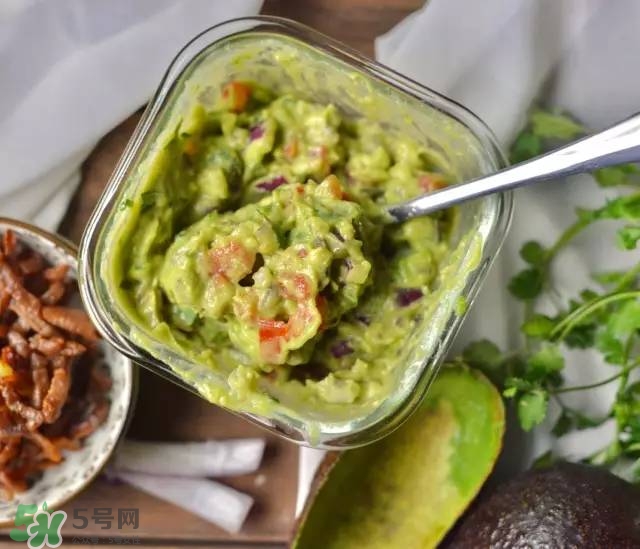 牛油果沙拉怎么做？牛油果沙拉用什么醬？