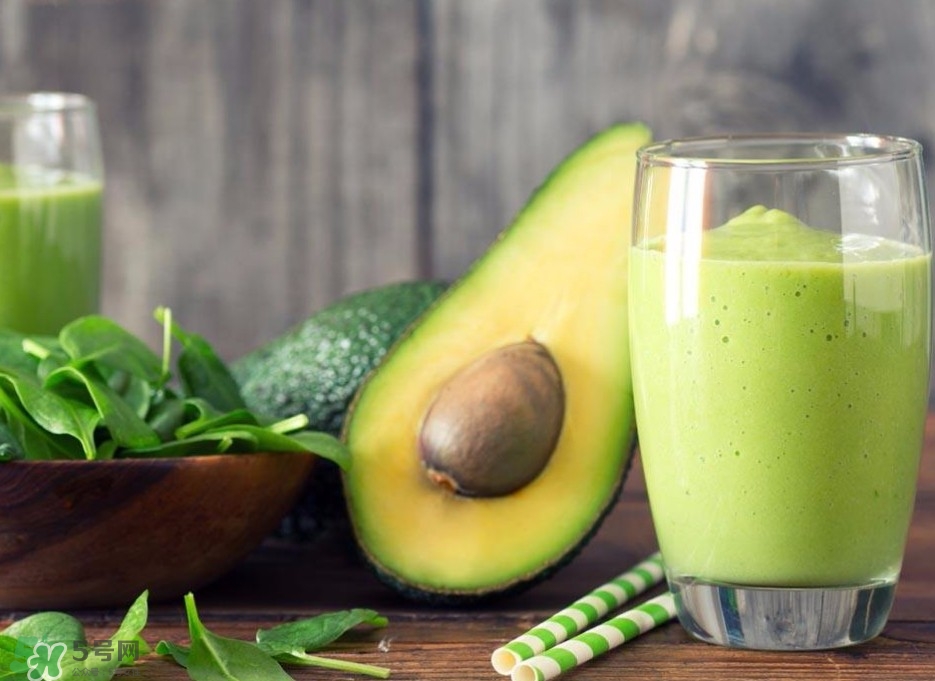 牛油果果汁怎么做？牛油果和什么榨汁好喝？