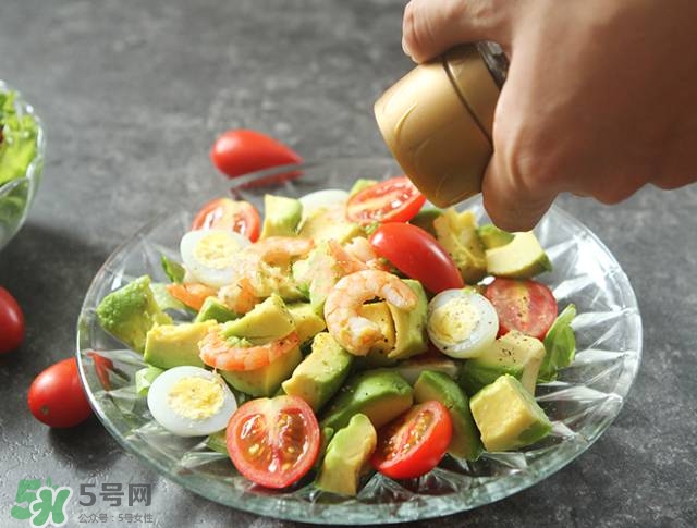 牛油果沙拉怎么做？牛油果沙拉用什么醬？