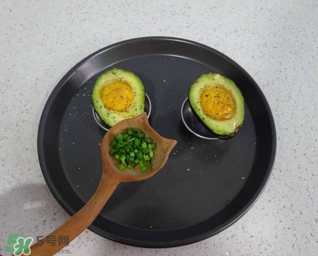 牛油果沙拉怎么做？牛油果沙拉用什么醬？