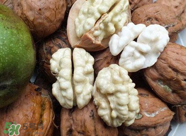 新鮮核桃怎么吃？新鮮核桃怎么給寶寶吃？