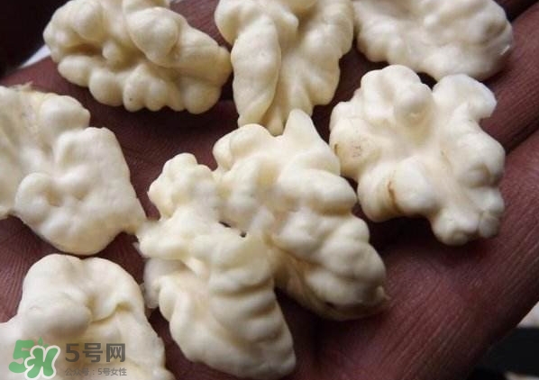 新鮮核桃怎么吃？新鮮核桃怎么給寶寶吃？