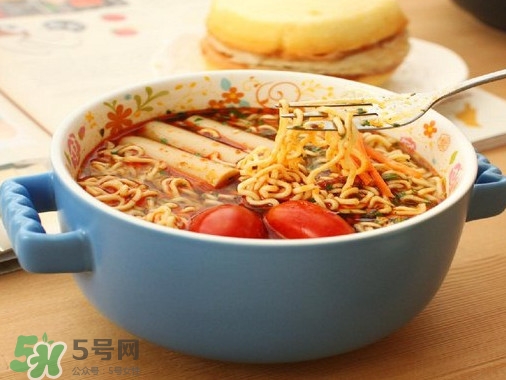 微波爐怎么做泡面？微波爐怎么做蛋糕