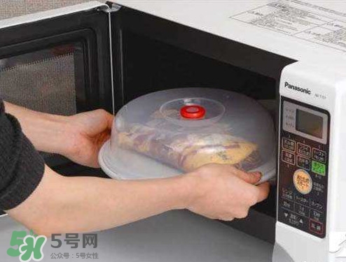 微波爐加熱食物致癌嗎？微波爐加熱食物要蓋蓋子嗎