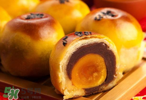 蛋黃酥有什么餡 蛋黃酥什么餡好吃 蛋黃酥有什么餡 蛋黃酥什么餡好吃