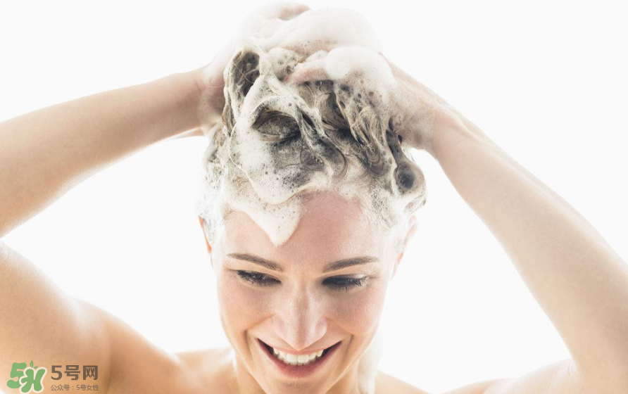 先用護發(fā)素還是洗發(fā)水？好用的洗發(fā)水護發(fā)素推薦