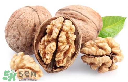 青皮核桃和干核桃哪個營養(yǎng)高？有什么區(qū)別？