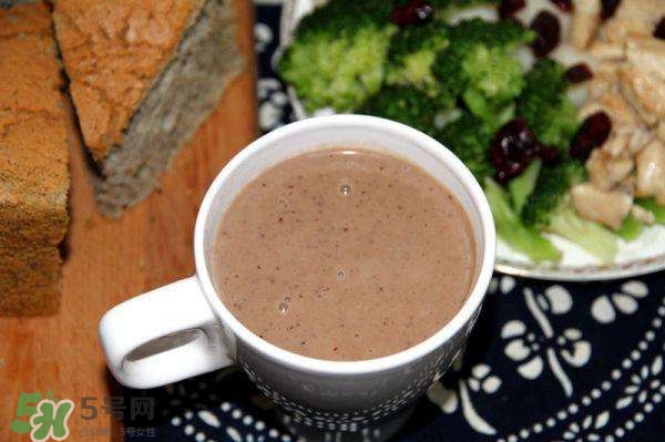 核桃打豆?jié){營養(yǎng)會流失嗎？核桃和什么一起打豆?jié){？