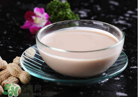 核桃打豆?jié){營養(yǎng)會流失嗎？核桃和什么一起打豆?jié){？